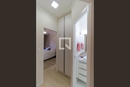 Corredor de apartamento à venda com 2 quartos, 75m² em Vila Angelino Rossi, Campinas