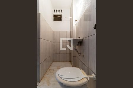 Banheiro de kitnet/studio para alugar com 1 quarto, 35m² em Santa Ifigênia, São Paulo