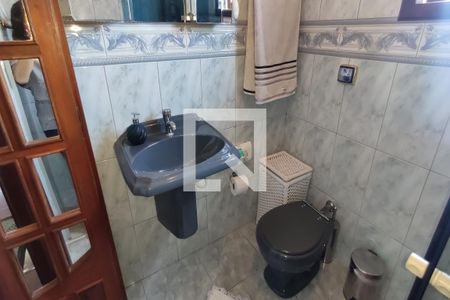 Casa à venda com 220m², 4 quartos e 5 vagas Casa à venda com 220m², 4 quartos e 5 vagasBanheiro 1