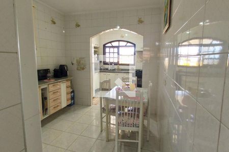 Casa à venda com 220m², 4 quartos e 5 vagas Casa à venda com 220m², 4 quartos e 5 vagasCozinha