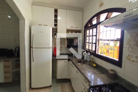 Casa à venda com 220m², 4 quartos e 5 vagas Casa à venda com 220m², 4 quartos e 5 vagasCozinha