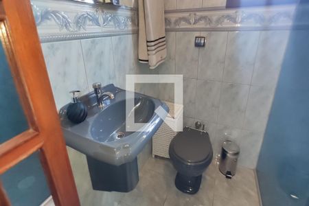 Casa à venda com 220m², 4 quartos e 5 vagas Casa à venda com 220m², 4 quartos e 5 vagasBanheiro 1