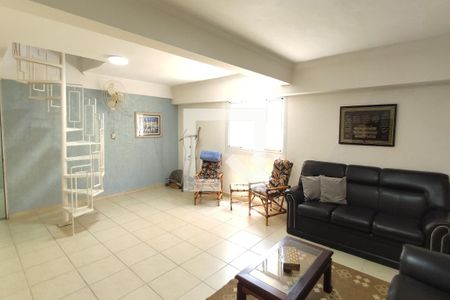 Casa à venda com 220m², 4 quartos e 5 vagas Casa à venda com 220m², 4 quartos e 5 vagasSalão de Festas / Sala