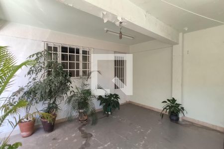 Casa à venda com 220m², 4 quartos e 5 vagas Casa à venda com 220m², 4 quartos e 5 vagasQuintal / Garagem / Churrasqueira