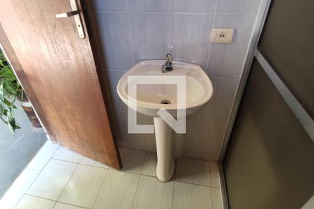 Casa à venda com 220m², 4 quartos e 5 vagas Casa à venda com 220m², 4 quartos e 5 vagasSalão de Festas / Banheiro