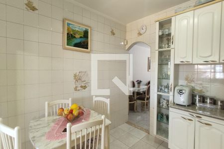 Casa à venda com 220m², 4 quartos e 5 vagas Casa à venda com 220m², 4 quartos e 5 vagasCozinha