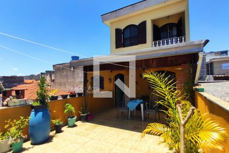 Casa à venda com 220m², 4 quartos e 5 vagas Casa à venda com 220m², 4 quartos e 5 vagasVaranda gourmet