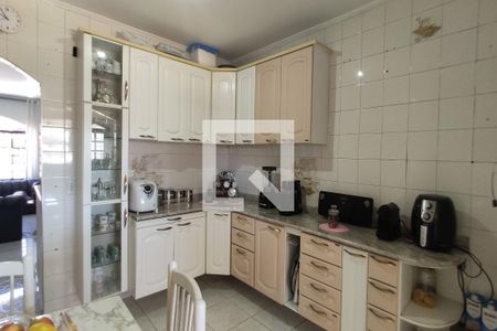 Casa à venda com 220m², 4 quartos e 5 vagas Casa à venda com 220m², 4 quartos e 5 vagasCozinha