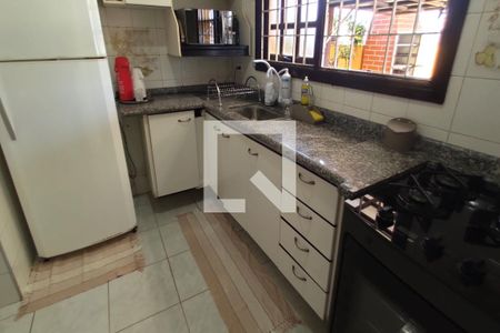 Casa à venda com 220m², 4 quartos e 5 vagas Casa à venda com 220m², 4 quartos e 5 vagasCozinha