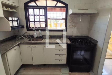 Casa à venda com 220m², 4 quartos e 5 vagas Casa à venda com 220m², 4 quartos e 5 vagasCozinha