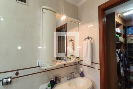 Casa à venda com 220m², 4 quartos e 5 vagas Casa à venda com 220m², 4 quartos e 5 vagasBanheiro suite 1