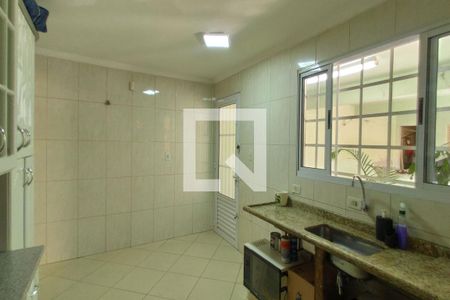 Casa à venda com 220m², 4 quartos e 5 vagas Casa à venda com 220m², 4 quartos e 5 vagasSalão de Festas / Cozinha