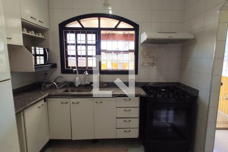 Casa à venda com 220m², 4 quartos e 5 vagas Casa à venda com 220m², 4 quartos e 5 vagasCozinha