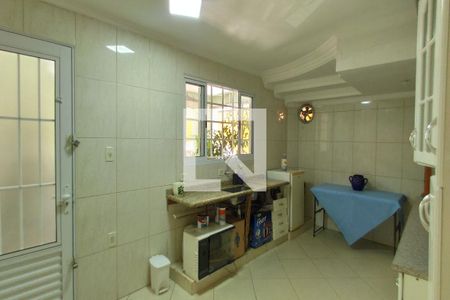 Casa à venda com 220m², 4 quartos e 5 vagas Casa à venda com 220m², 4 quartos e 5 vagasSalão de Festas / Cozinha