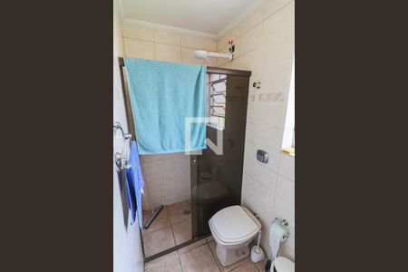 Banheiro de casa para alugar com 3 quartos, 300m² em Jardim Pinheiros, São Paulo