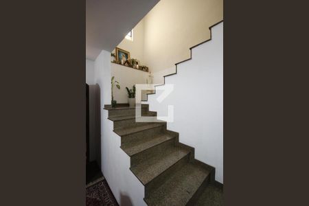 Casa à venda com 286m², 5 quartos e 5 vagasEscada