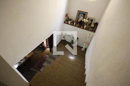 Casa à venda com 286m², 5 quartos e 5 vagasEscada