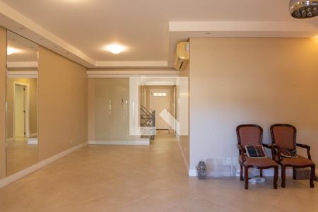 Sala de casa de condomínio para alugar com 3 quartos, 228m² em Vila Jardim, Porto Alegre