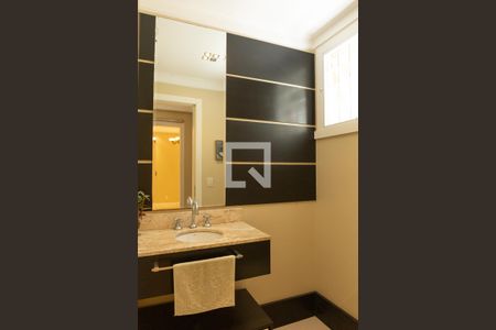 Casa de condomínio para alugar com 228m², 3 quartos e 3 vagasLavabo