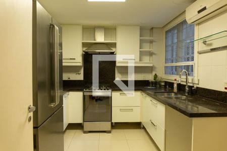 Casa de condomínio para alugar com 228m², 3 quartos e 3 vagasCozinha