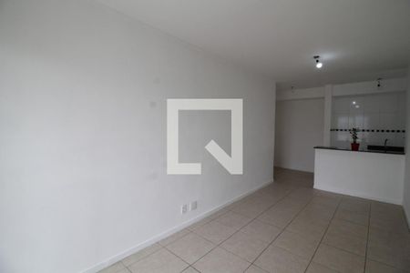 Sala de apartamento para alugar com 3 quartos, 70m² em Del Castilho, Rio de Janeiro