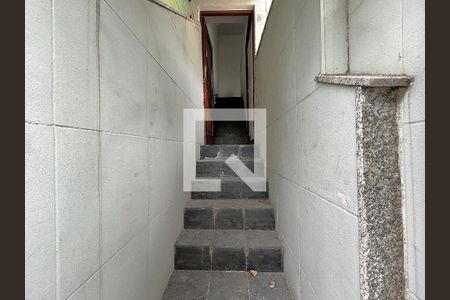 Escada de acesso de casa para alugar com 2 quartos, 65m² em Cachambi, Rio de Janeiro