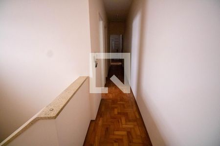 Casa para alugar com 180m², 3 quartos e 3 vagas Casa para alugar com 180m², 3 quartos e 3 vagasCorredor superior