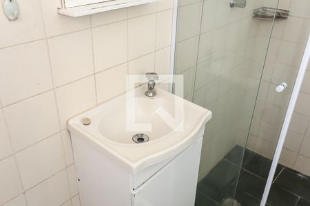 Banheiro de casa para alugar com 1 quarto, 65m² em Jardim Maria Rosa, Taboão da Serra
