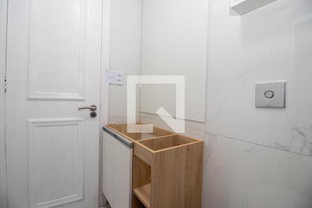 Apartamento à venda com 79m², 2 quartos e 1 vaga Apartamento à venda com 79m², 2 quartos e 1 vagaBanheiro