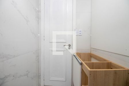 Apartamento à venda com 79m², 2 quartos e 1 vaga Apartamento à venda com 79m², 2 quartos e 1 vagaBanheiro
