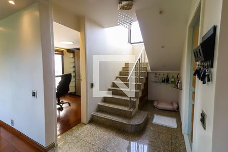 Apartamento à venda com 240m², 4 quartos e 4 vagasEscada