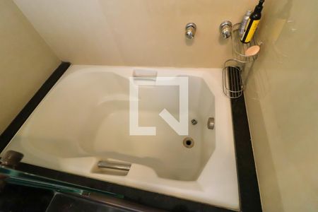 Apartamento à venda com 240m², 4 quartos e 4 vagasBanheiro da Suíte 1