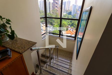 Apartamento à venda com 240m², 4 quartos e 4 vagasEscada