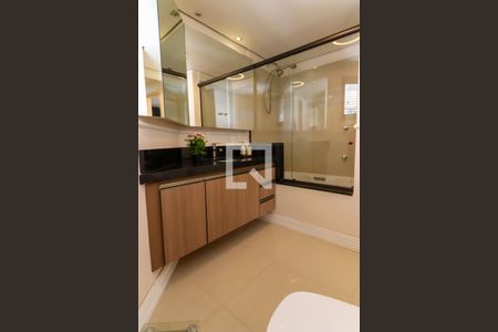 Apartamento à venda com 240m², 4 quartos e 4 vagasBanheiro da Suíte 1