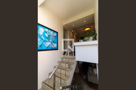 Apartamento à venda com 240m², 4 quartos e 4 vagasEscada