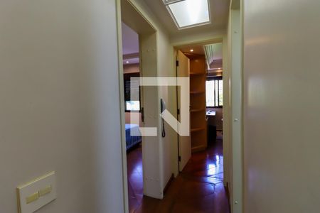 Apartamento à venda com 240m², 4 quartos e 4 vagasCorredor