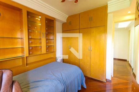 Apartamento à venda com 240m², 4 quartos e 4 vagasQuarto 2