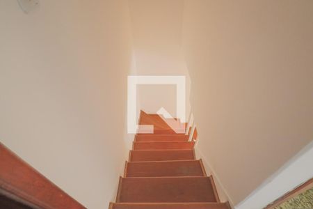 Casa para alugar com 100m², 2 quartos e 1 vaga Casa para alugar com 100m², 2 quartos e 1 vagaEscadas