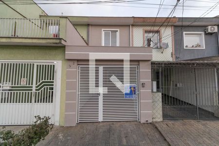 Casa para alugar com 100m², 2 quartos e 1 vaga Casa para alugar com 100m², 2 quartos e 1 vagaFachada