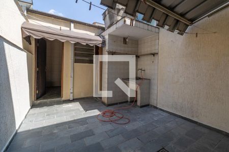 Casa para alugar com 100m², 2 quartos e 1 vaga Casa para alugar com 100m², 2 quartos e 1 vagaQuintal / Área de Serviço
