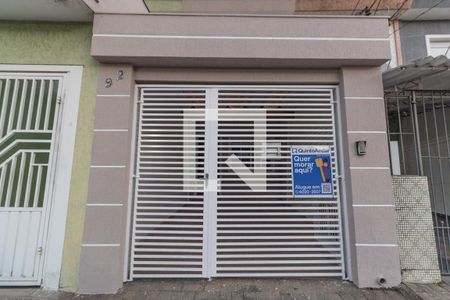 Casa para alugar com 100m², 2 quartos e 1 vaga Casa para alugar com 100m², 2 quartos e 1 vagaFachada