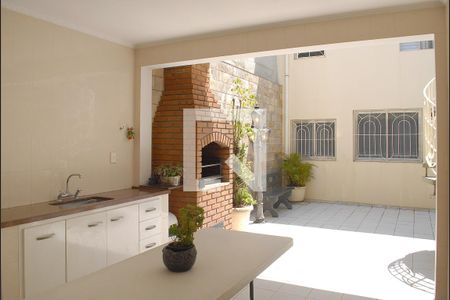 Casa à venda com 218m², 4 quartos e 2 vagasÁrea de Serviço