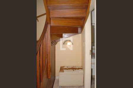 Casa à venda com 218m², 4 quartos e 2 vagasEscada