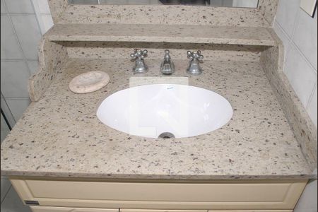 Casa à venda com 218m², 4 quartos e 2 vagasBanheiro 4