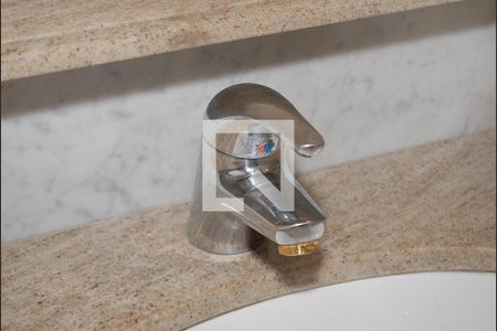 Casa à venda com 218m², 4 quartos e 2 vagasBanheiro 1