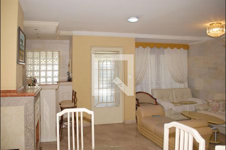 Sala de casa à venda com 4 quartos, 218m² em Vila Nilo, São Paulo