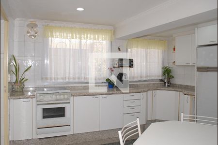 Casa à venda com 218m², 4 quartos e 2 vagasCozinha