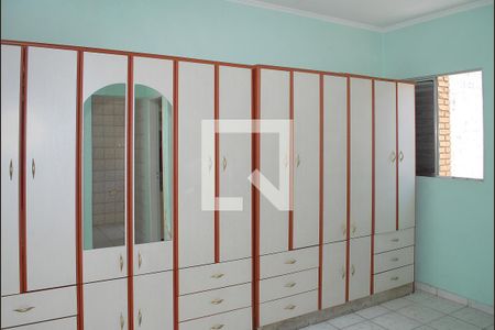 Casa à venda com 218m², 4 quartos e 2 vagasQuarto 4