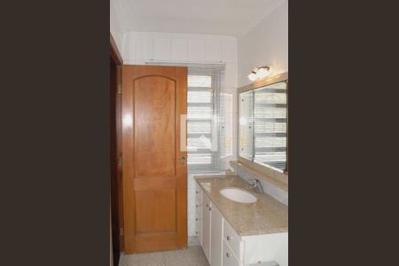 Casa à venda com 218m², 4 quartos e 2 vagasBanheiro 1