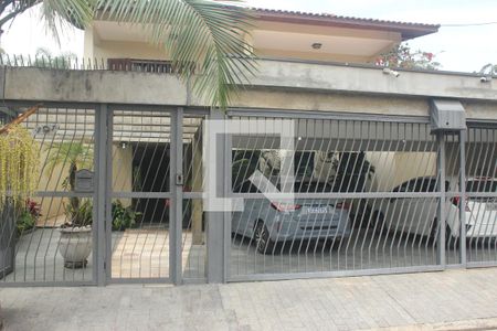 Casa para alugar com 440m², 4 quartos e 3 vagasFachada